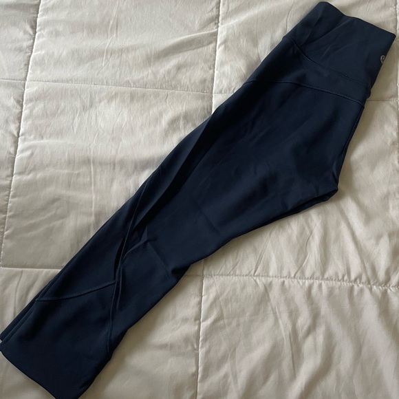 Lululemon - In Movement Crop 19” - Size 4 - Blue - Picture 2 of 2